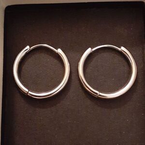 New Sterling Silver Hoop Earrings SWEETV 925 New In Box‎